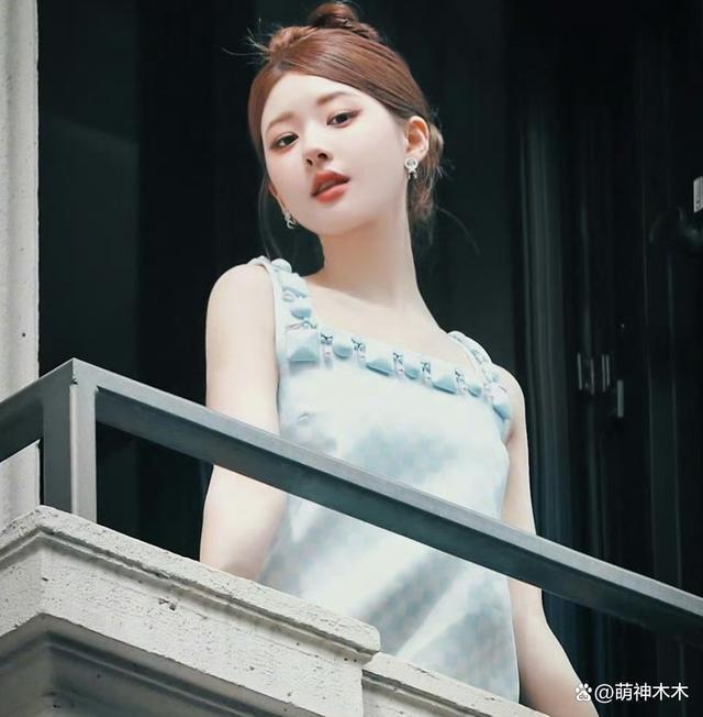 赵露思看秀服装全球首穿,却被嘲P图太狠,生图秒变大圆脸