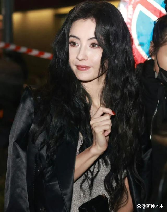 赵露思看秀服装全球首穿,却被嘲P图太狠,生图秒变大圆脸