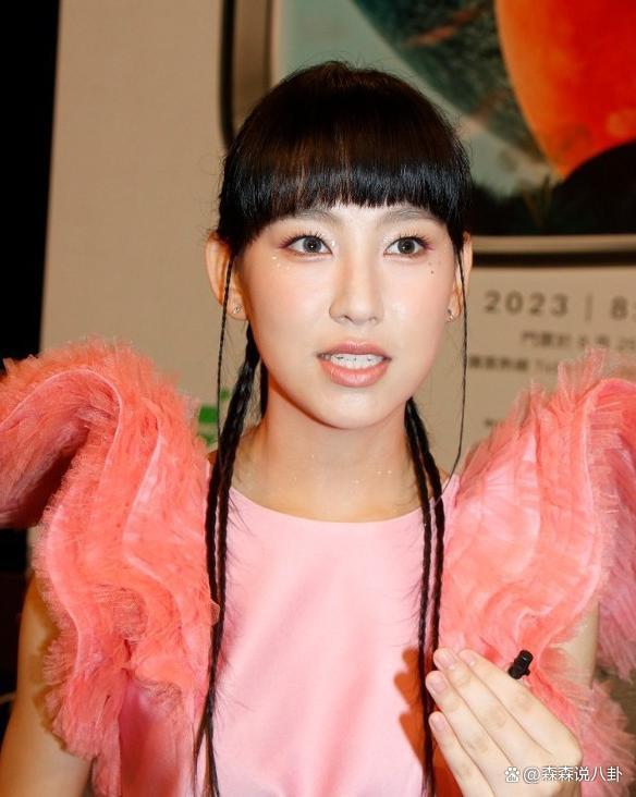 18岁港星炎明熹收入千万，已低调买下2套房，今年才上大一