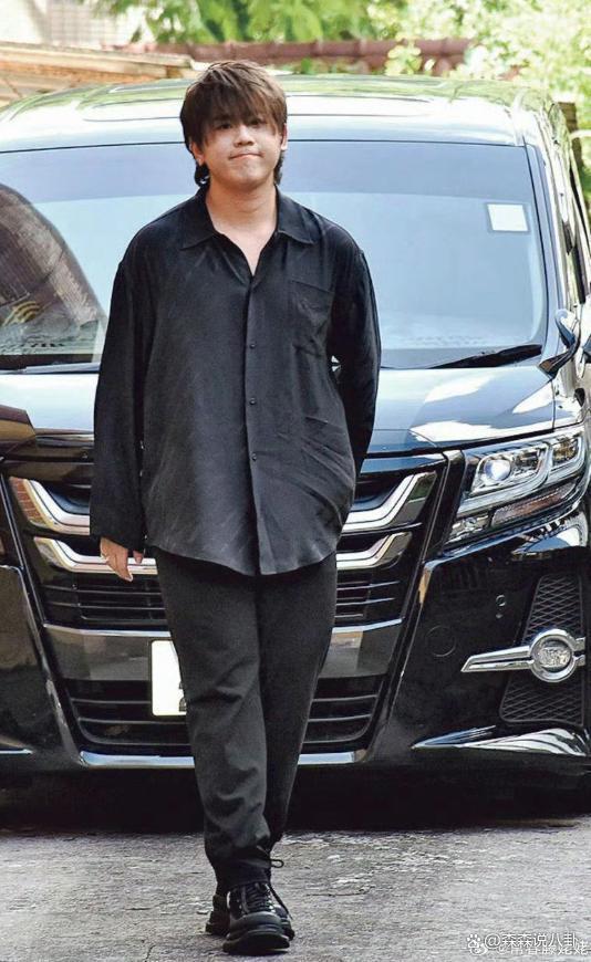 18岁港星炎明熹收入千万，已低调买下2套房，今年才上大一