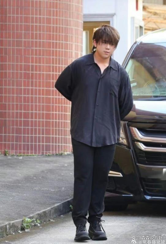 18岁港星炎明熹收入千万，已低调买下2套房，今年才上大一