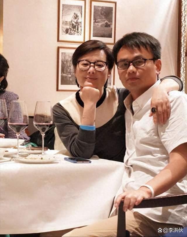 没离婚没移民更没有精神分裂！消失已久的袁立遭网暴