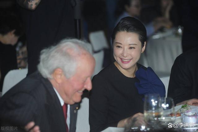 没离婚没移民更没有精神分裂！消失已久的袁立遭网暴