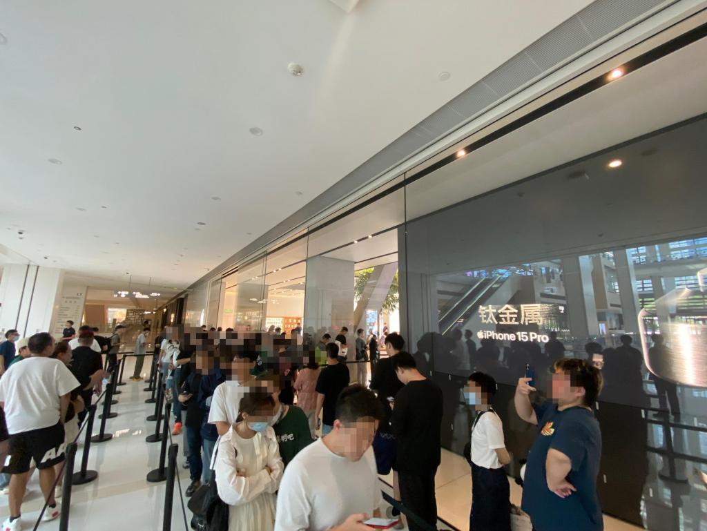 iPhone15 Pro 跌落测试碎成渣，钛金属边框就这？