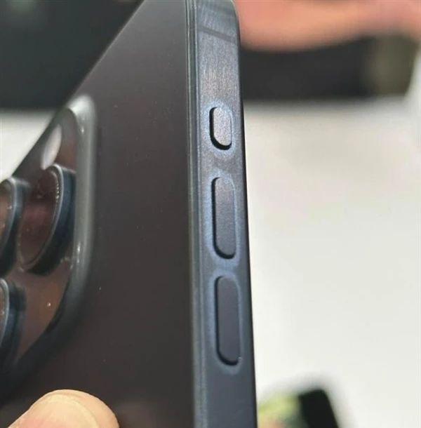 iPhone15 Pro 跌落测试碎成渣，钛金属边框就这？