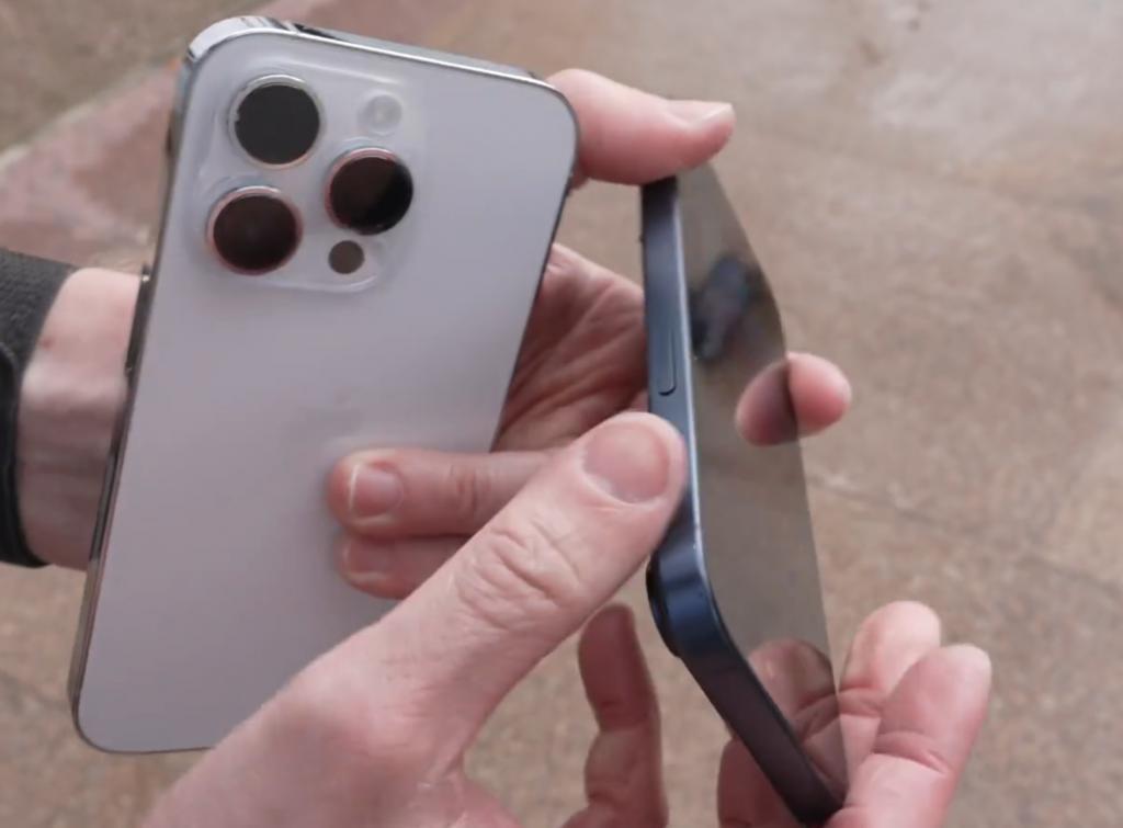 iPhone15 Pro 跌落测试碎成渣，钛金属边框就这？