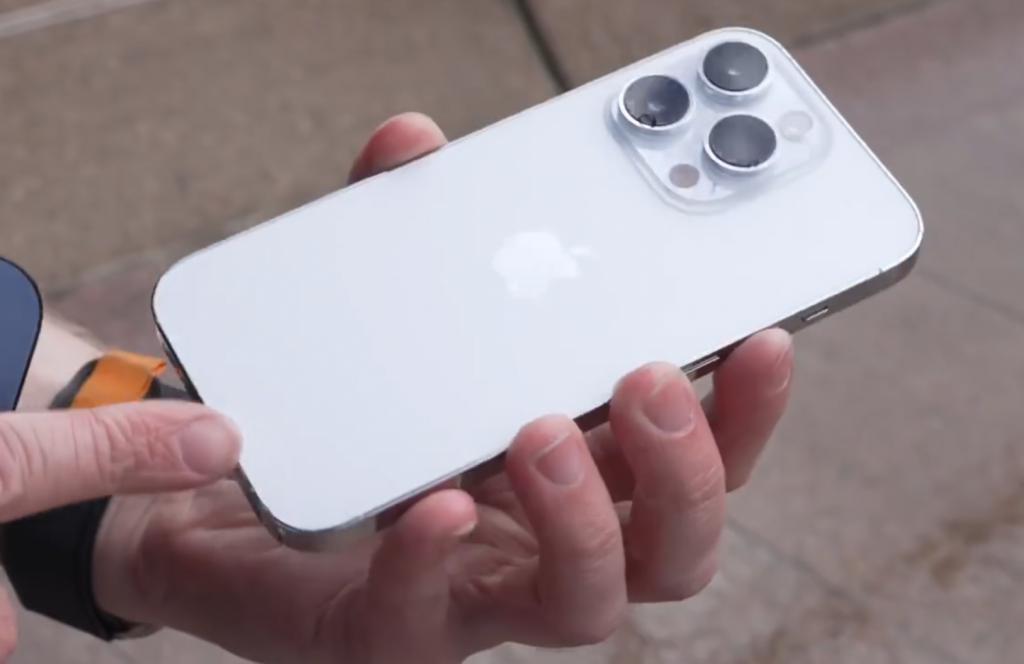 iPhone15 Pro 跌落测试碎成渣，钛金属边框就这？