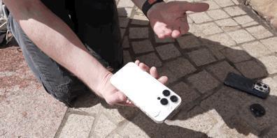 iPhone15 Pro 跌落测试碎成渣，钛金属边框就这？