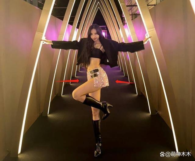 Lisa彻底放飞！穿开叉齐臀短裙秀身材，配文回击外界差评