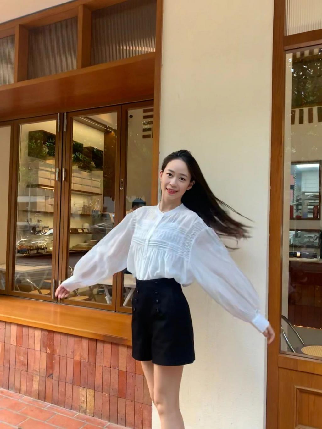 杨幂卫衣 新中式混搭太潮了吧！迷上新中式的杨幂，好一个灵动娇俏！