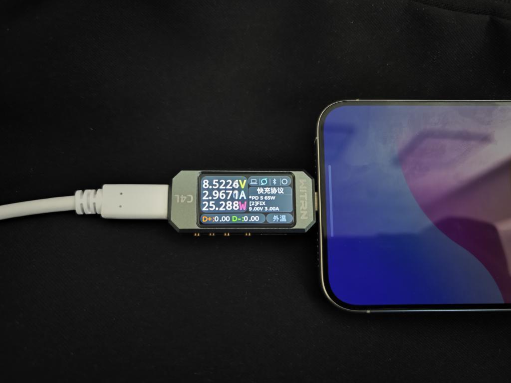 iPhone 15 新C口评测：15和Pro“同口不同速”，苹果狠起来连自己都卷？