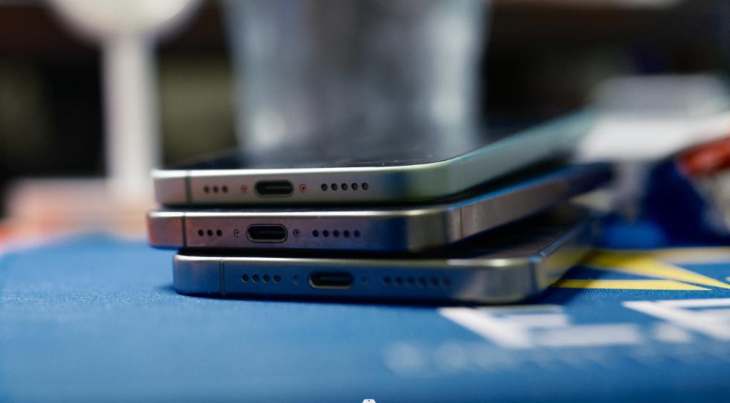 iPhone 15 新C口评测：15和Pro“同口不同速”，苹果狠起来连自己都卷？