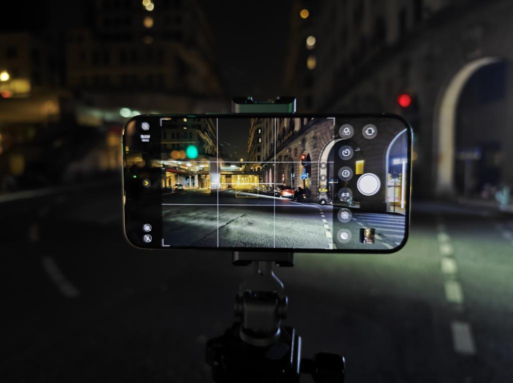 iPhone 15 新C口评测：15和Pro“同口不同速”，苹果狠起来连自己都卷？