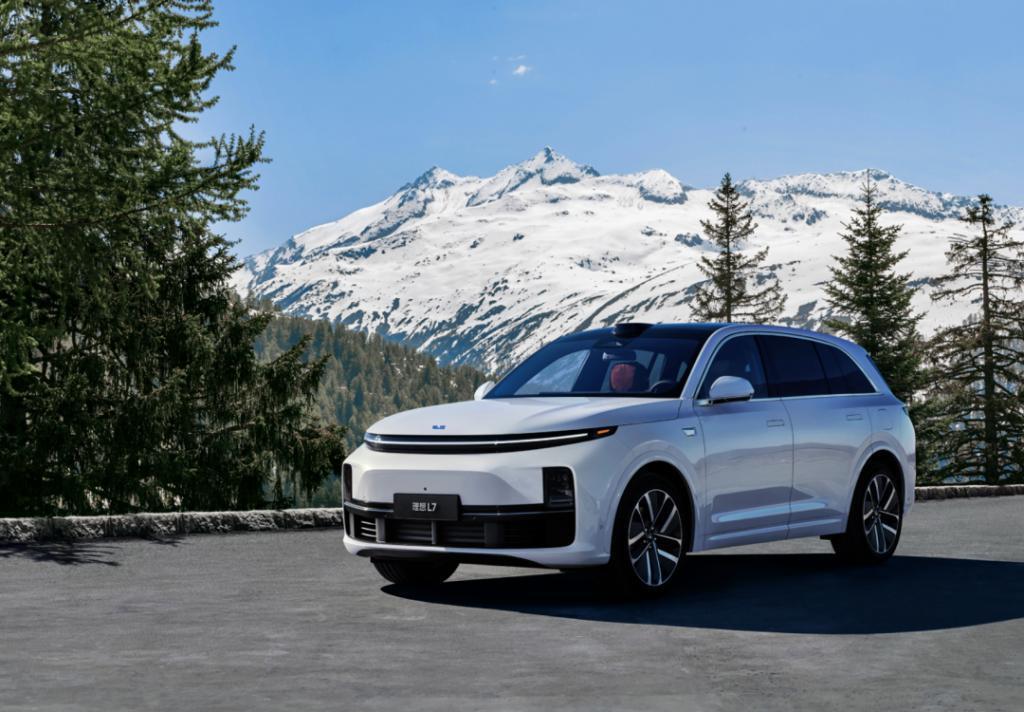 理想“挑事”，问界“回怼”，只因新 M7 卖的太火？