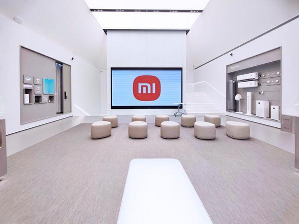 小米门店发生纠纷：女子摔坏样机拒不承认并攻击店员