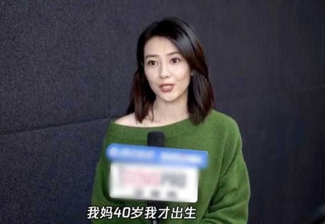高圆圆骑单车接女儿放学，高清正脸首曝光像赵又廷
