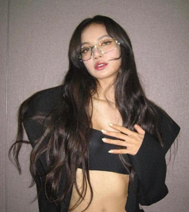 Lisa疑回应疯马秀 现场观众晒照反击其嚣张态度