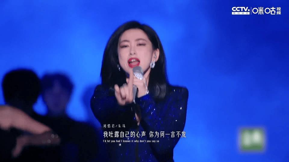 当张柏芝跟朱珠站在一起，我才彻底明白，什么叫顶级骨相