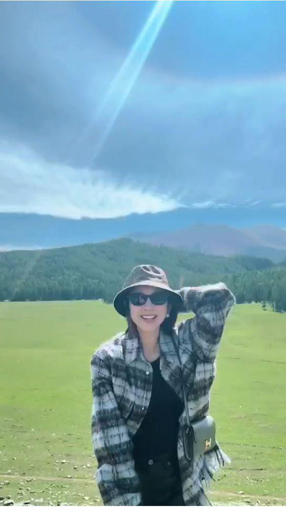 唐艺昕小腹凸起被疑怀二胎，火速晒照辟谣澄清