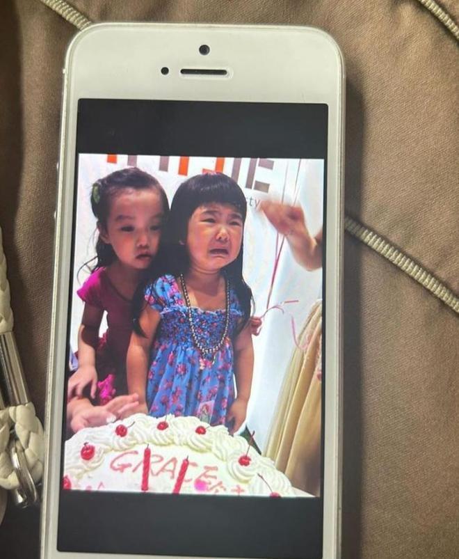 曹格13岁女儿在高档餐厅庆生，穿吊带露美背，闺蜜盛装出席