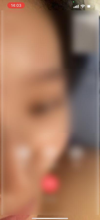 假装60岁老头上交友软件，一秒钟收到了10个视频弹窗。