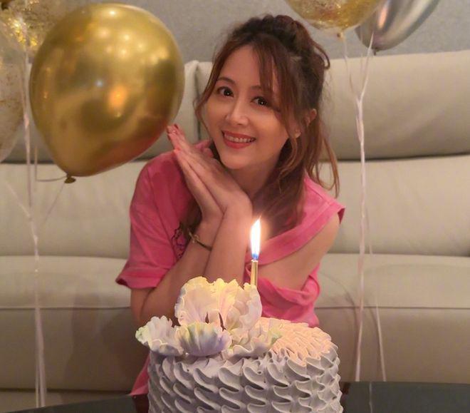 佘诗曼晒照为姚乐怡庆生：TVB七魔女再聚，状态超好！