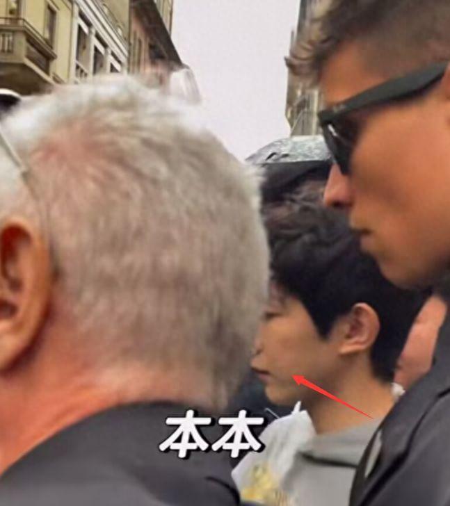 22岁王源米兰探店 脸上坑坑洼洼生图精修图差别大