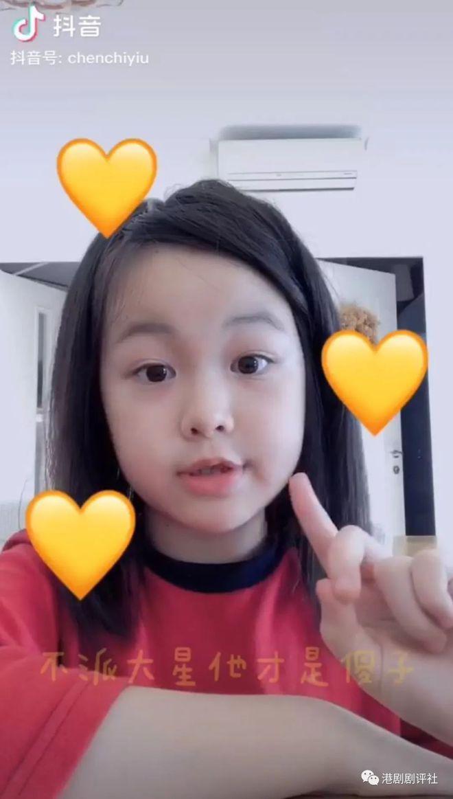 王浩信11岁女儿近照高挑修长 完美遗传爸妈基因