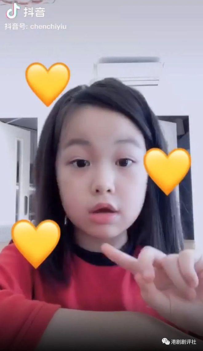 王浩信11岁女儿近照高挑修长 完美遗传爸妈基因