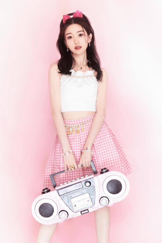 毛晓彤辟谣与檀健次结婚生子后首晒美照，俏皮灵动甜如初恋