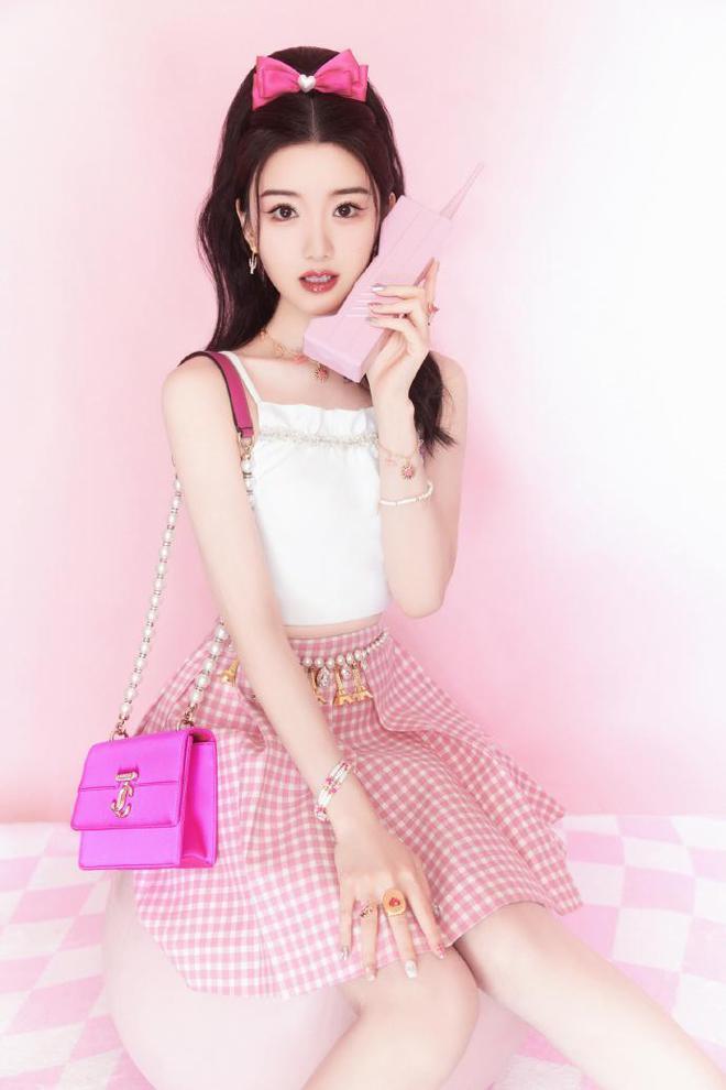 毛晓彤辟谣与檀健次结婚生子后首晒美照，俏皮灵动甜如初恋