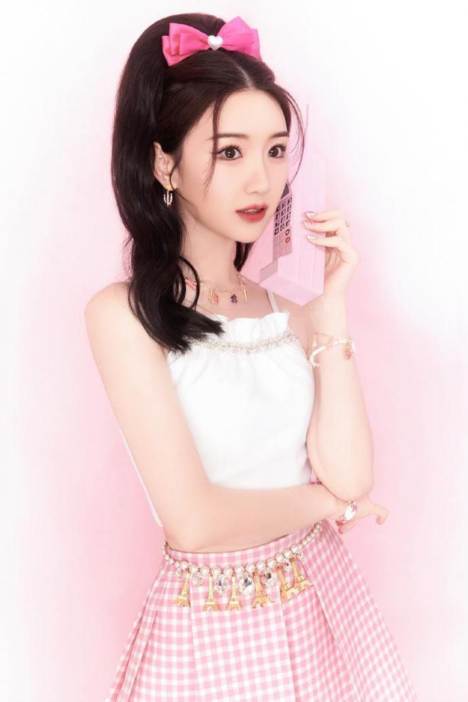 毛晓彤辟谣与檀健次结婚生子后首晒美照，俏皮灵动甜如初恋