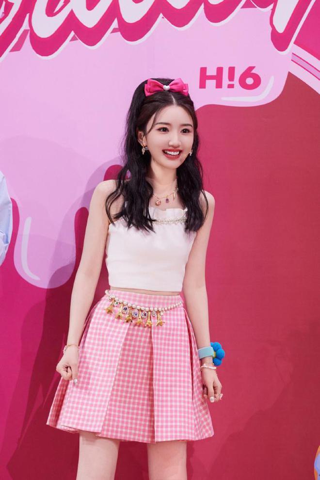 毛晓彤辟谣与檀健次结婚生子后首晒美照，俏皮灵动甜如初恋