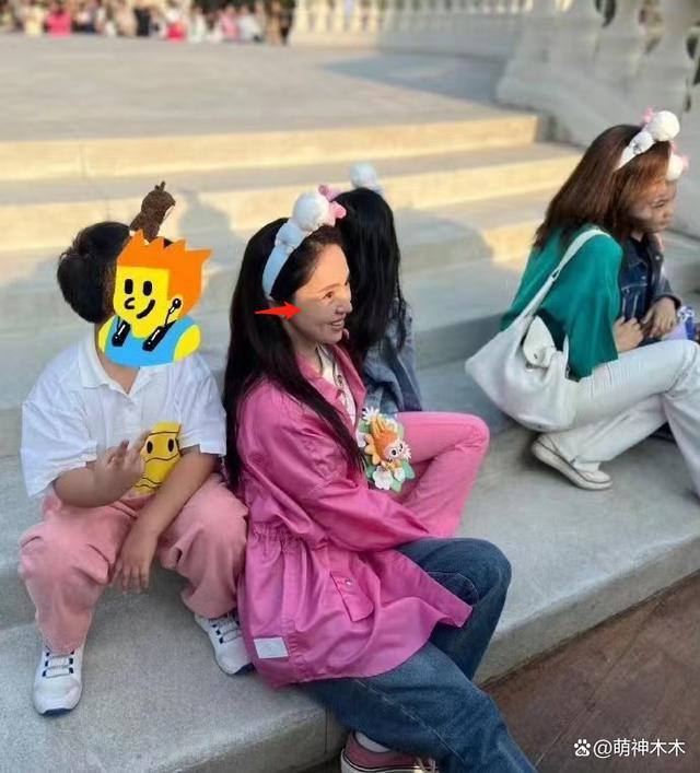 佟丽娅霍思燕董璇同游乐园，暴露真实状态，幸不幸福一目了然