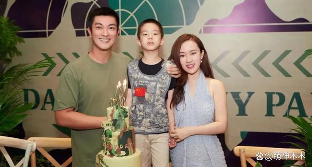 佟丽娅霍思燕董璇同游乐园，暴露真实状态，幸不幸福一目了然