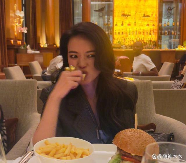 看了张柏芝舒淇看秀状态,就明白虞书欣赵露思差在哪