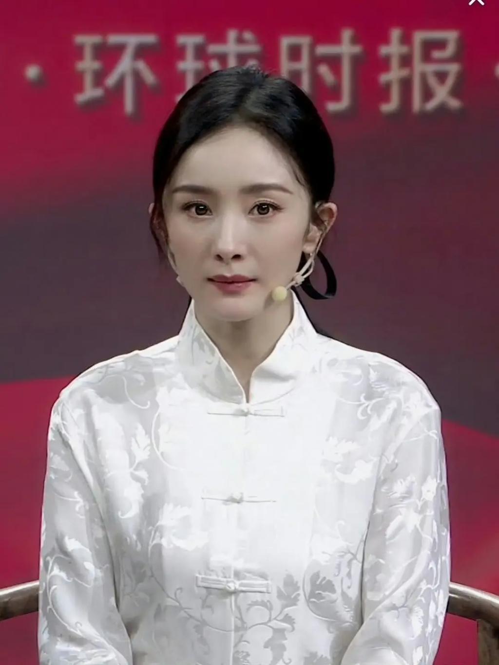 她的脸，现在真的有点惊悚？