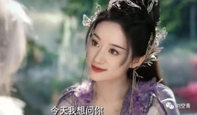 她的脸，现在真的有点惊悚？