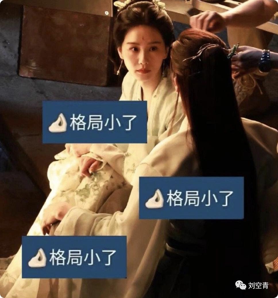 她的脸，现在真的有点惊悚？