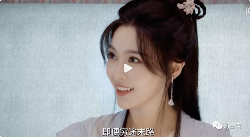 她的脸，现在真的有点惊悚？