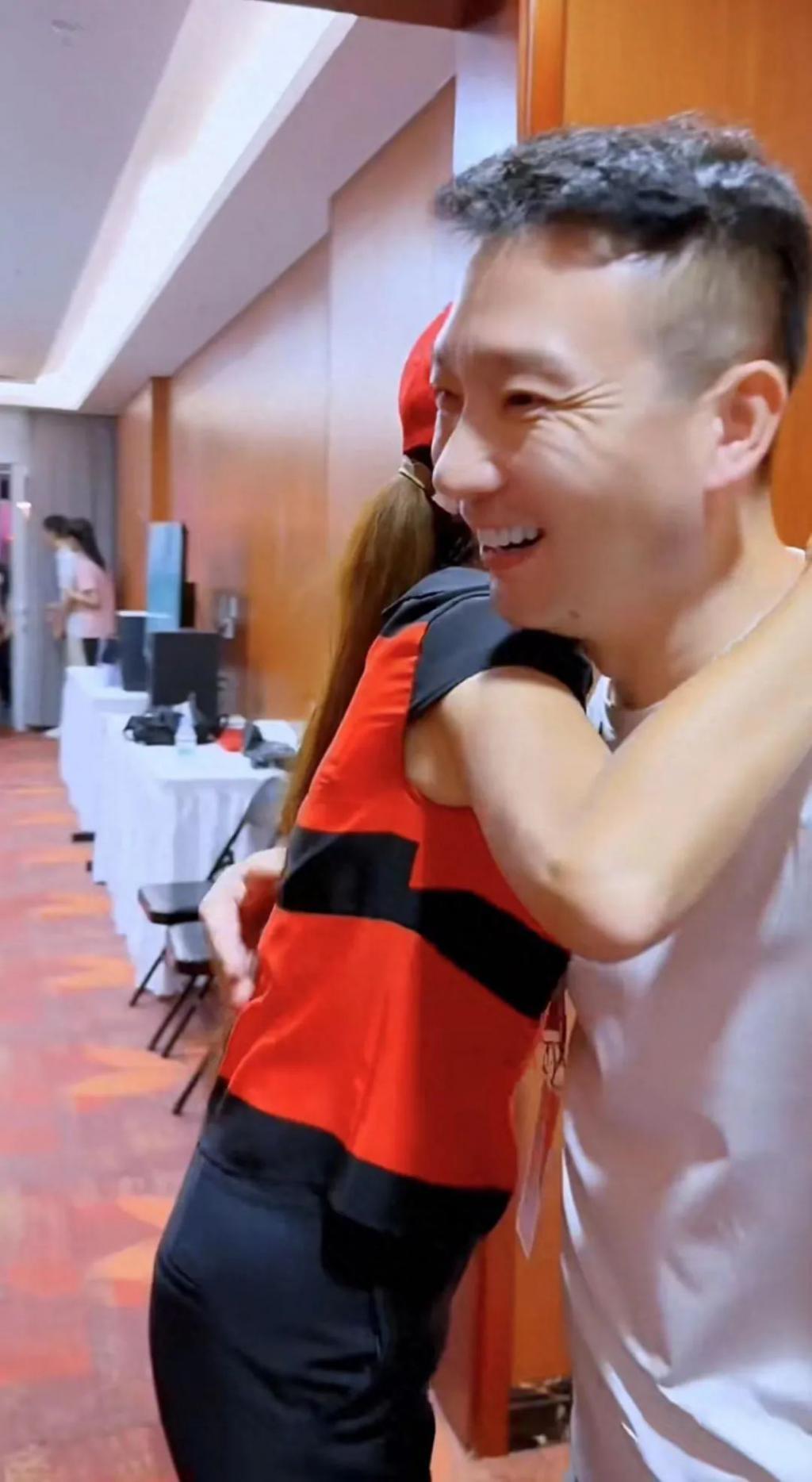 亚运开幕式幕后！朱迅探班康辉，何猷君太兴奋，郭晶晶拍大合影