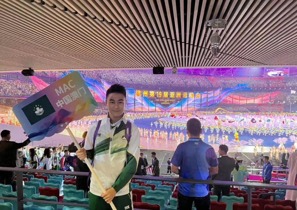 亚运开幕式幕后！朱迅探班康辉，何猷君太兴奋，郭晶晶拍大合影