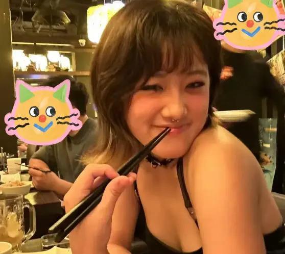 当众换衣服！受父母影响叛逆过猛，今恋情曝光对象是他？