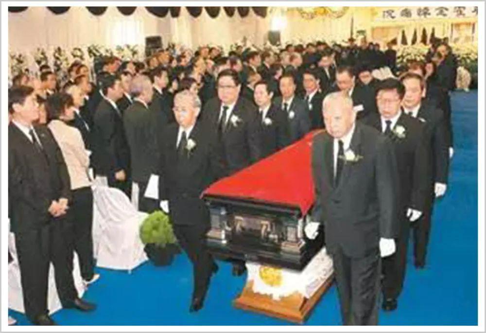 郭晶晶霍启刚上热搜，结婚11年各忙各的，把婚姻过成这样