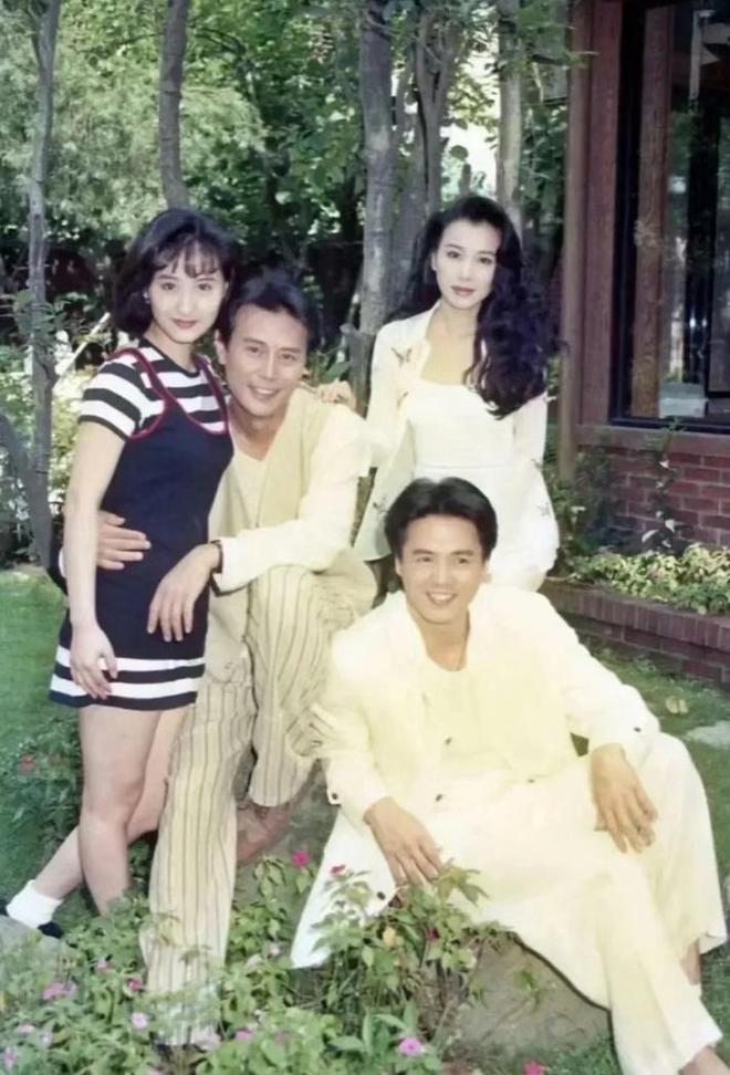 55岁萧蔷罕见露面，自曝曾患容貌焦虑长达八年