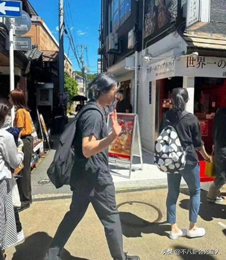 “退休”久居日本，状态越来越差，郑伊健背后资产不简单