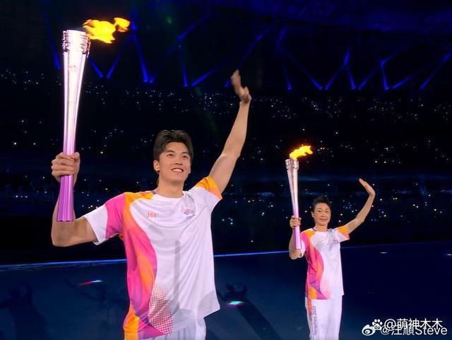 汪顺家门口摘金破纪录，颜值帅气出圈引发韩网热议！