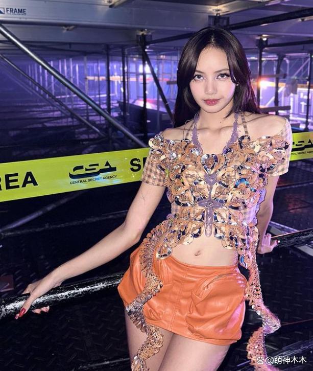 Lisa晒性感舞蹈视频疑为疯马秀预热，身材曲线一览无余