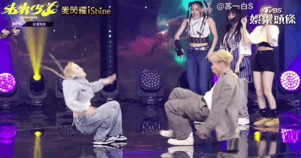 欧弟离婚两年，酒后抱柱温存，美艳前妻两度“姐弟恋”……