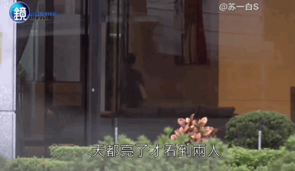 欧弟离婚两年，酒后抱柱温存，美艳前妻两度“姐弟恋”……
